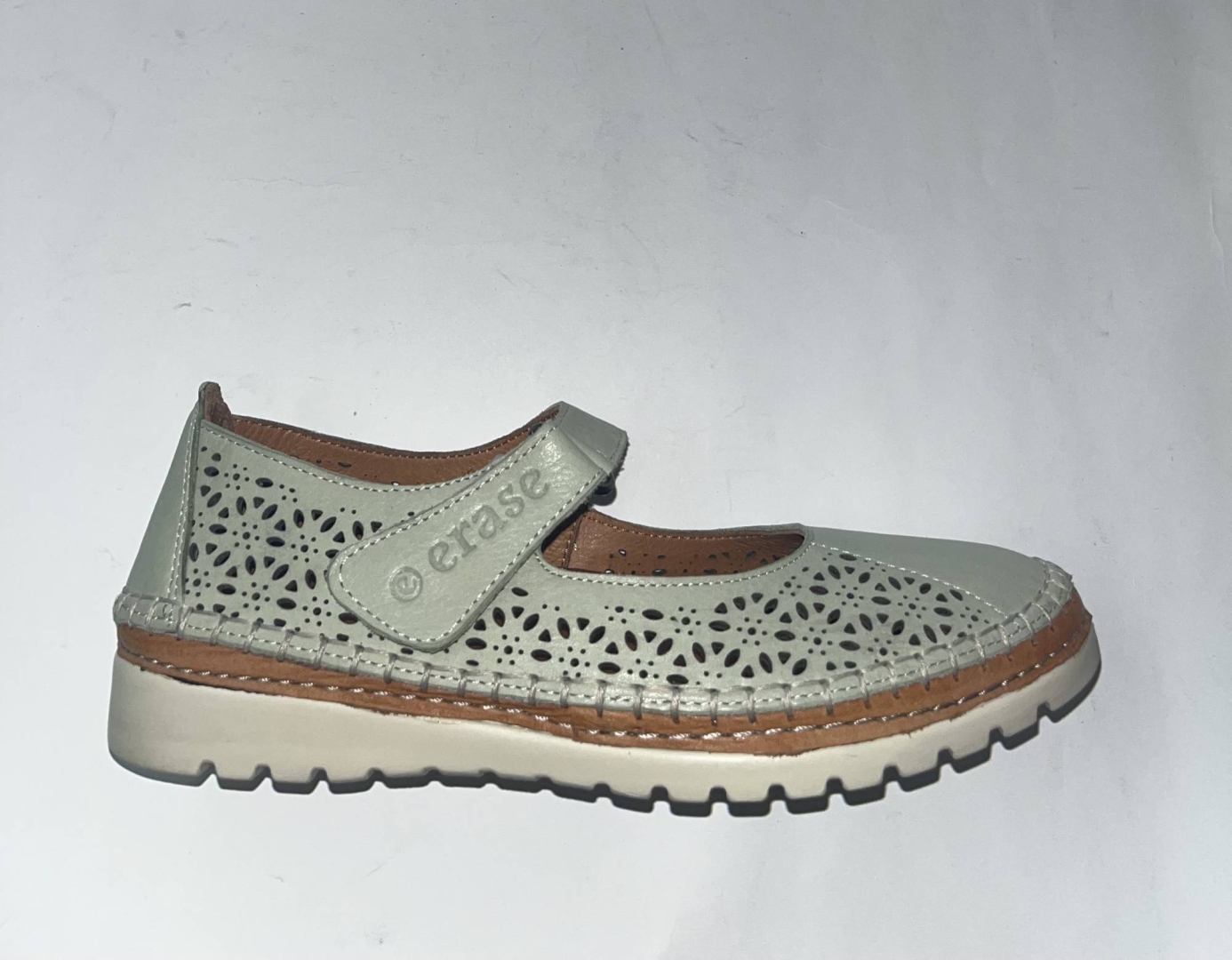 Zapato merceditas en piel color pistacho 016-107 de ERASESHOES. M-029