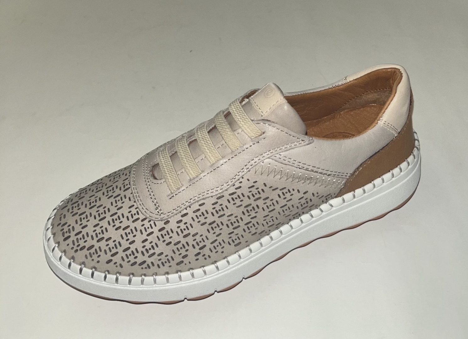 Zapato casual para mujer en piel gris 080-100 de ERASESHOES. M-028
