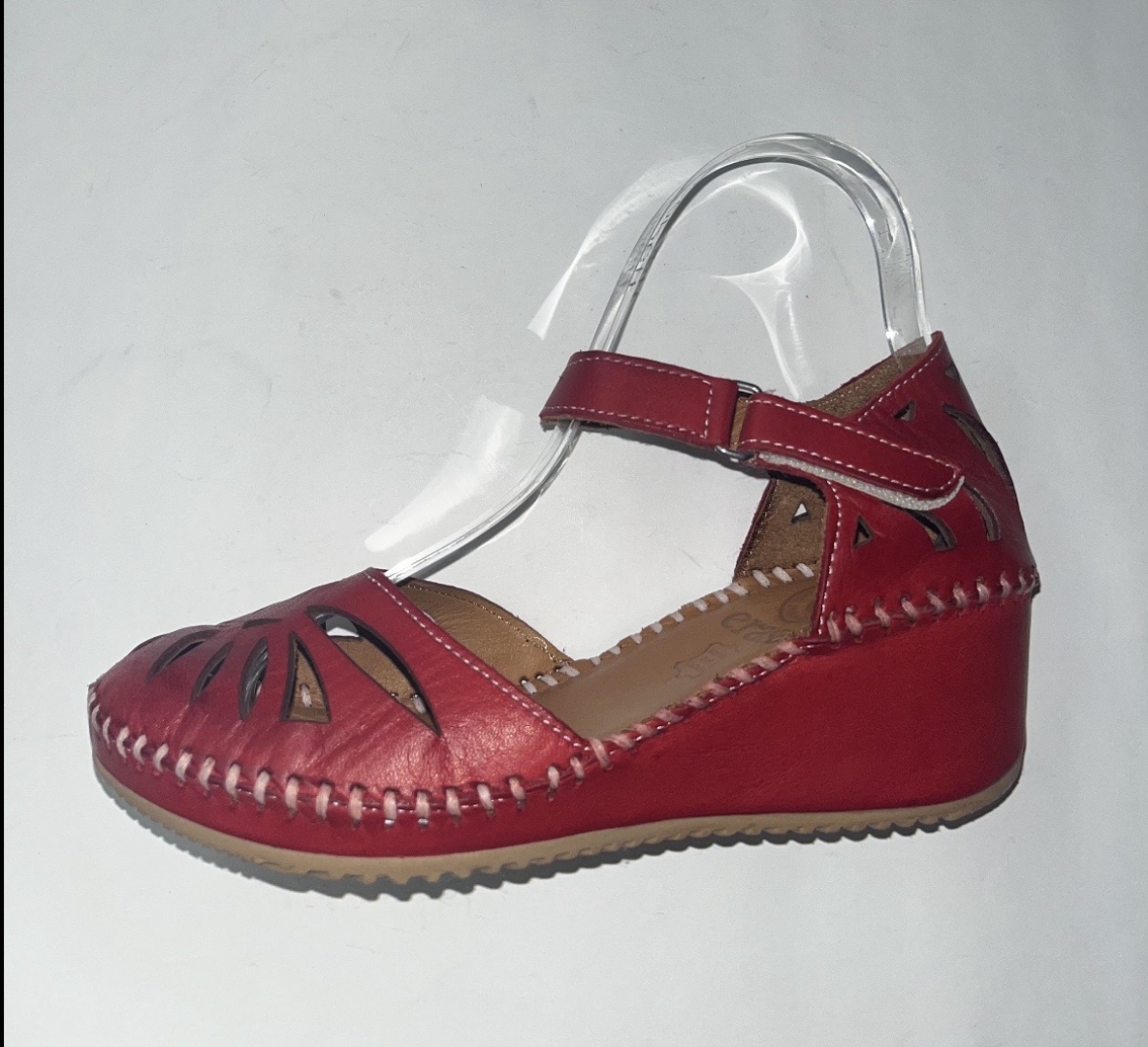Zapato semiabierto en piel rojo-granate para mujer 378-10 de ERASESHOES. M-031