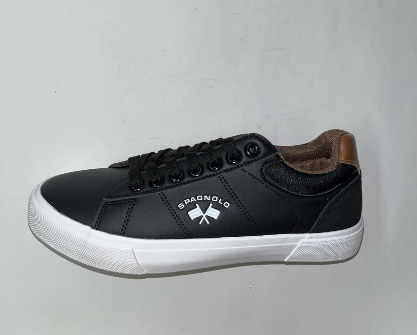 Deportivo casual para hombre negra M-40004 de SPAGNOLO. D-82