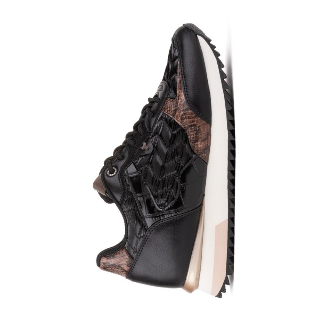 Deportivo casual para mujer en color negro Nevis de YUMAS. D-067