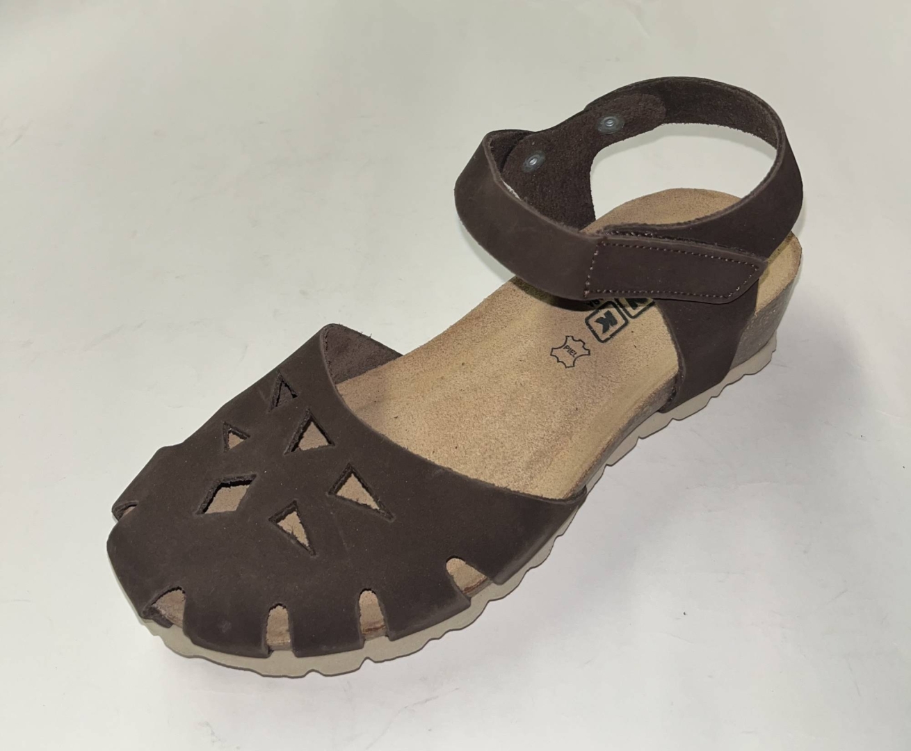 Sandalia bio para mujer en piel marrón BM70 de KNK. M-038