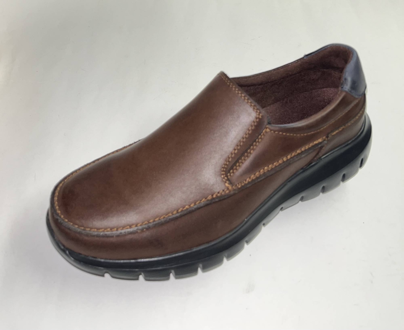 Zapato en piel marrón tipo mocasín para hombre 7020 de FLEXPIES. H-405