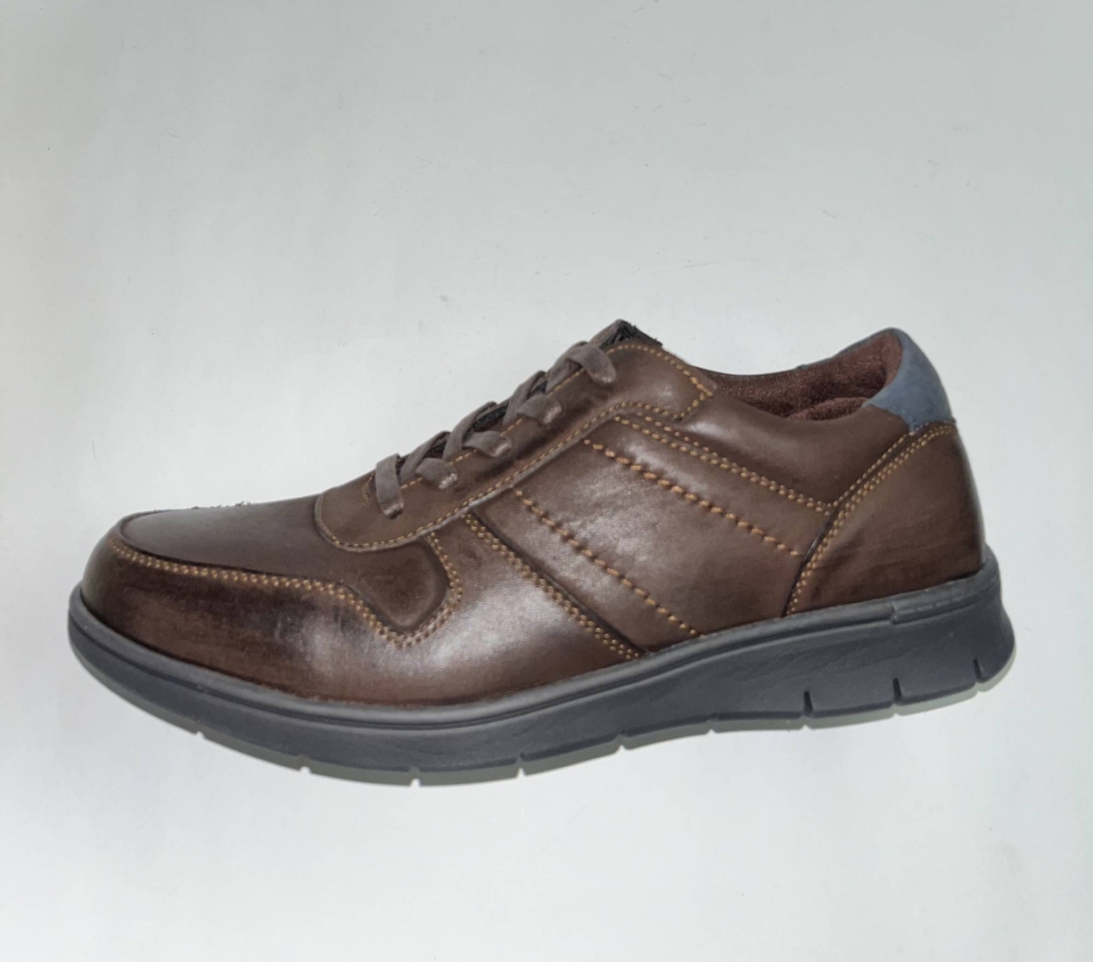 Zapato en piel marrón con cordones para hombre 7025 de FLEXPIES. H-406