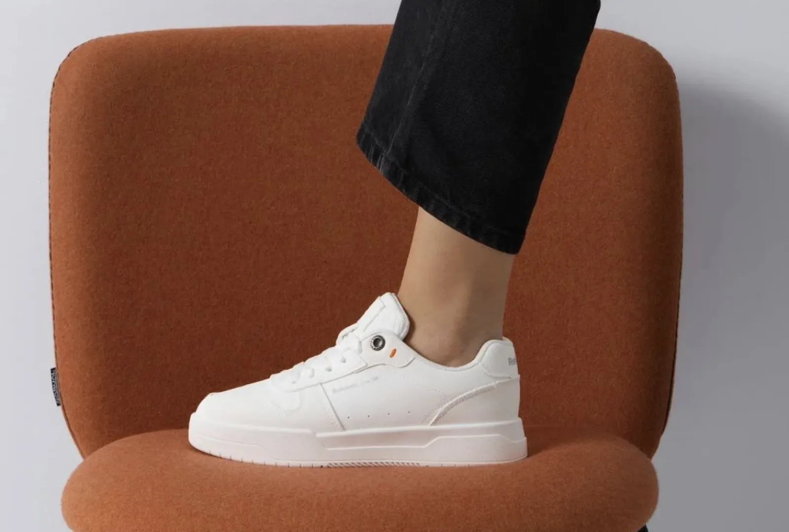 Deportivas para mujer en blanco 175185 de REFRESHOES. D-252