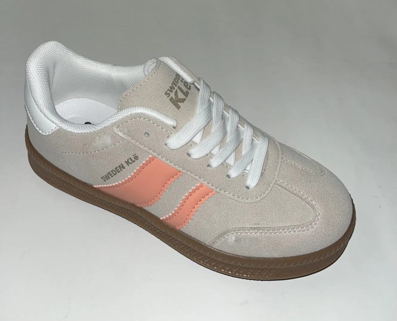 Zapatillas de suela plana para mujer en color gris y salmón Dorothy de SWEDEN KLË. D-242