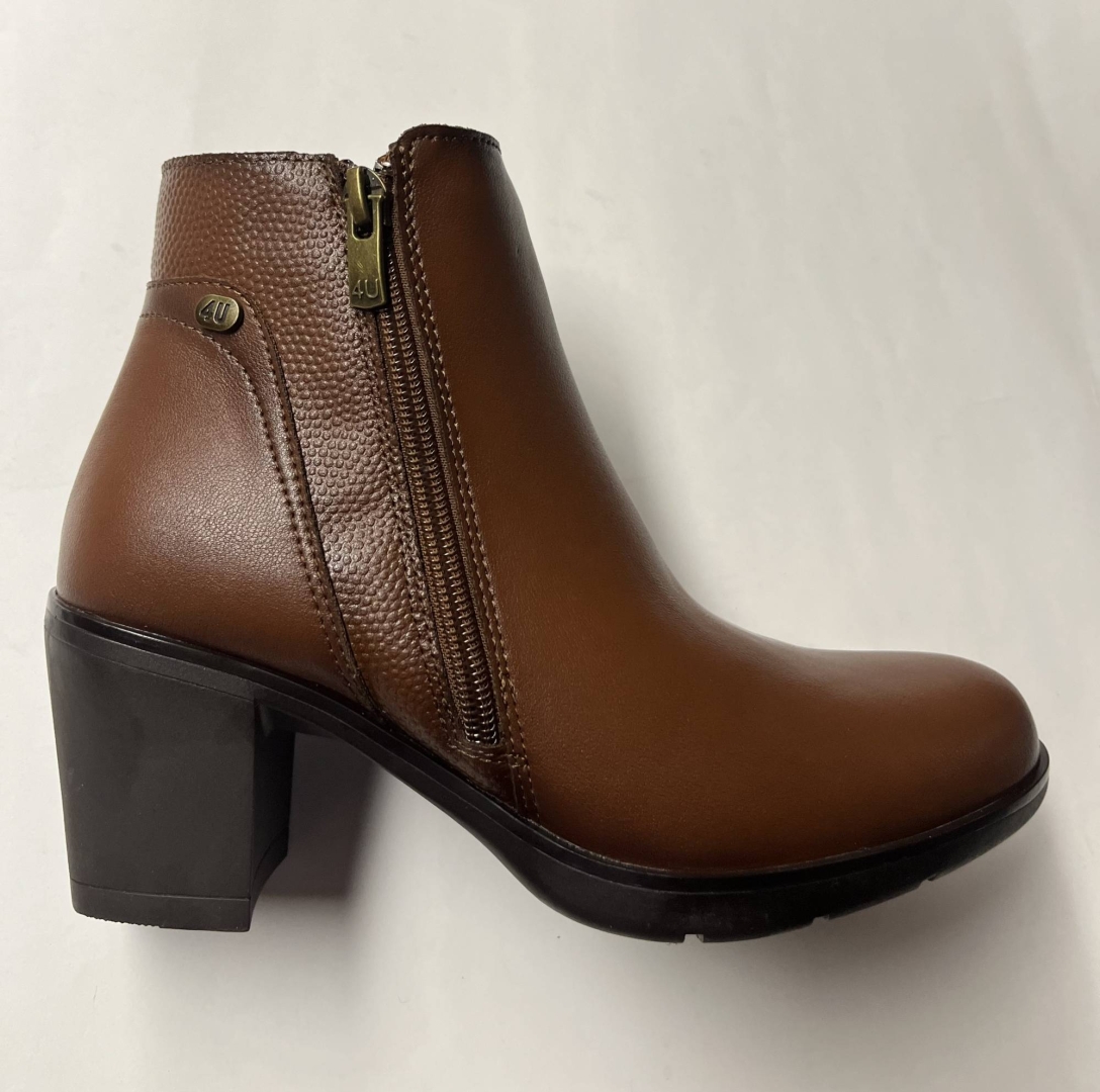 Botín para mujer con tacón en piel marrón 110 de RELAX4YOU. M-478