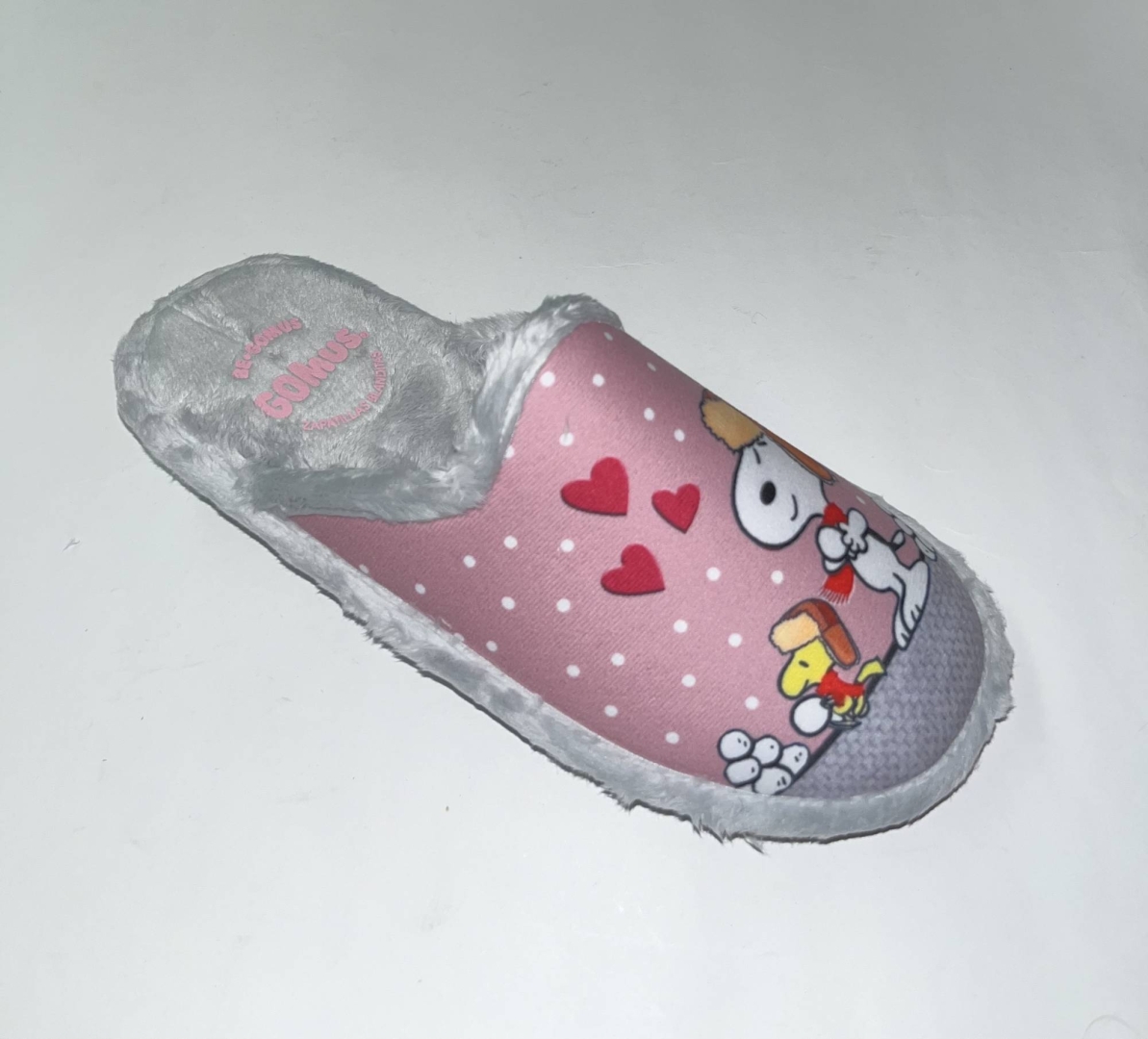 Zapatillas casa de invierno para mujer en rosa con dibujo de snoopy de GOMUS. T-526