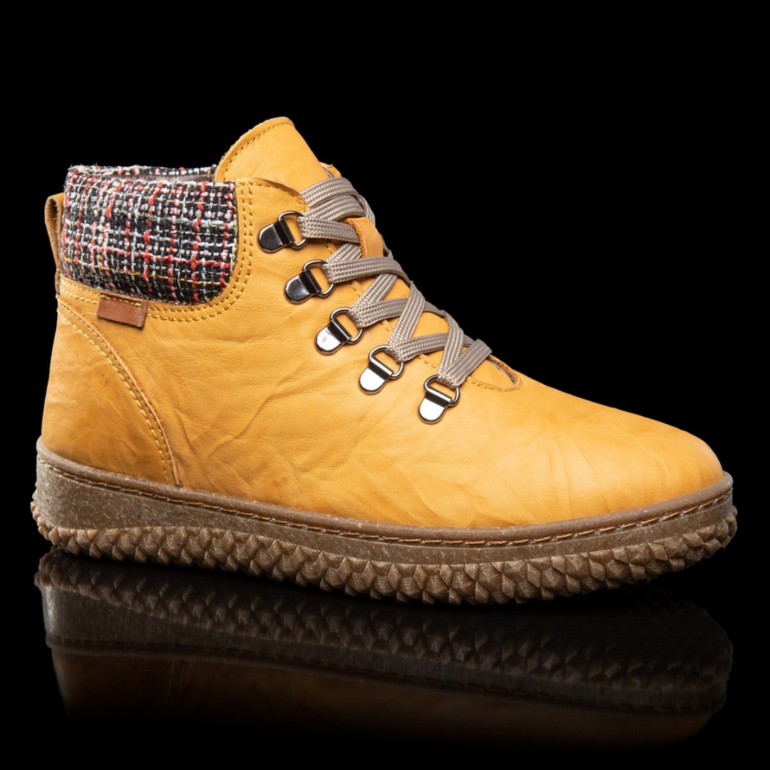 Botín casual para mujer en piel mostaza con cordones y cremallera Vesta de ÉRASE. M-488