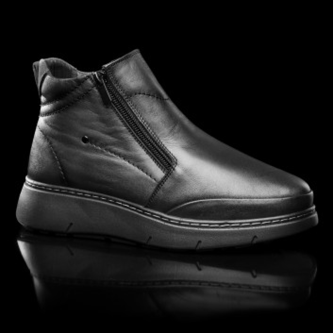 Bota tobillera en piel negra para mujer Azalea de ERASESHOES. M-485