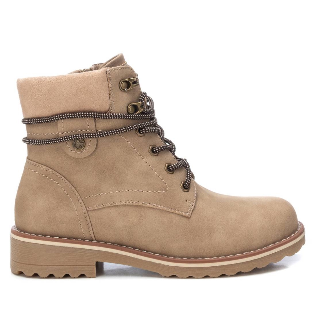 Bota para mujer con cordones y cremallera en beige 172109 de REFREHS. M-497