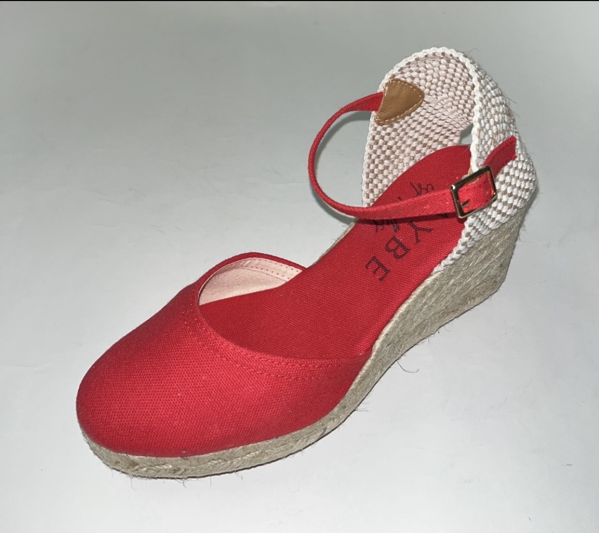Alpargata con cuña en textil rojo fabricada en España. M-088