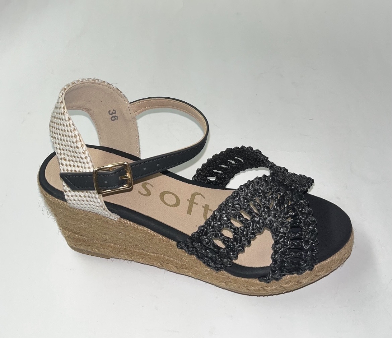 Sandalia con cuña en trenzado negro 26M116 de MYSOFT. M-007
