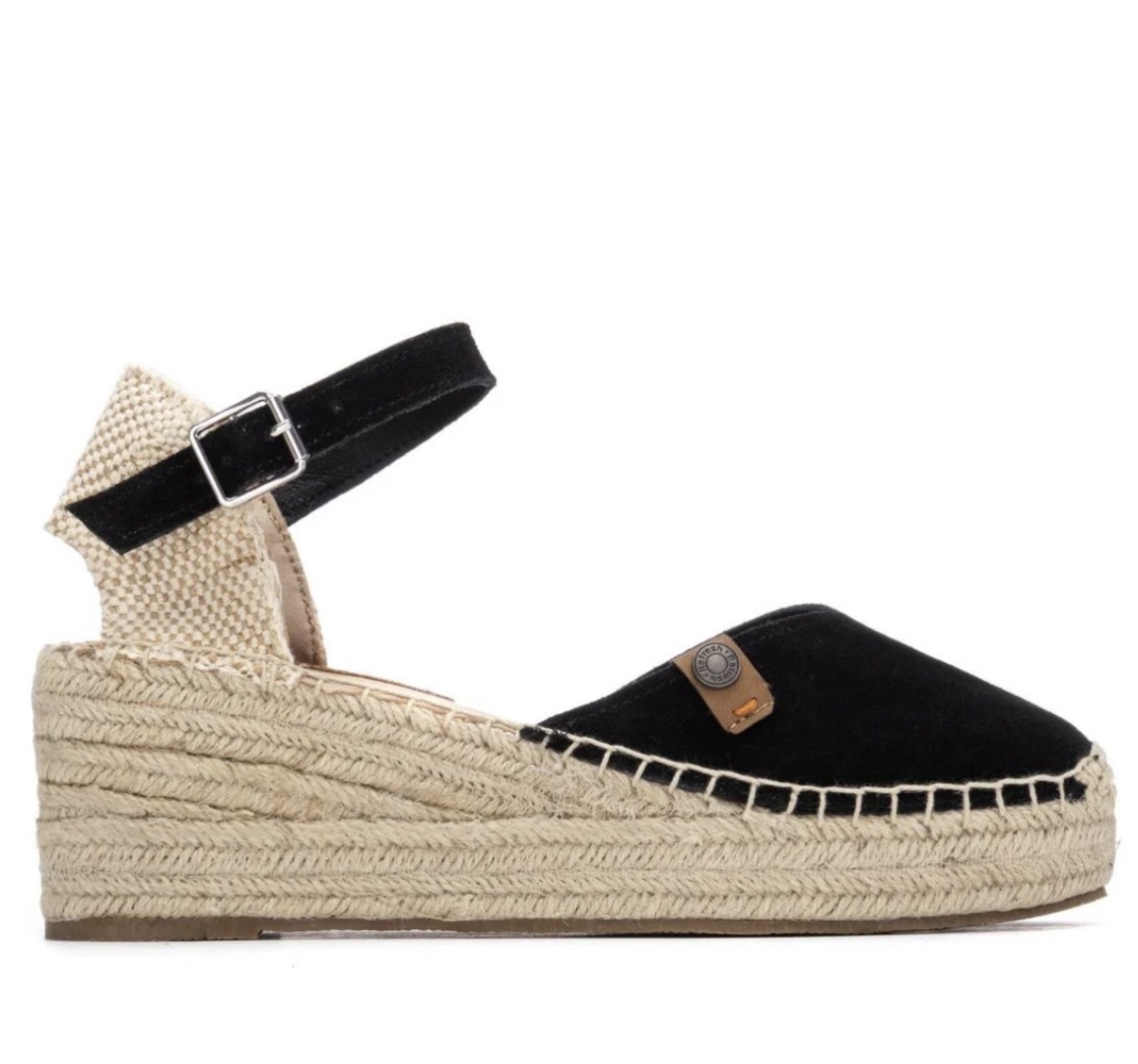 Espardeñas con cuña media en antelina negra 175275 de REFRESHOES. M-074