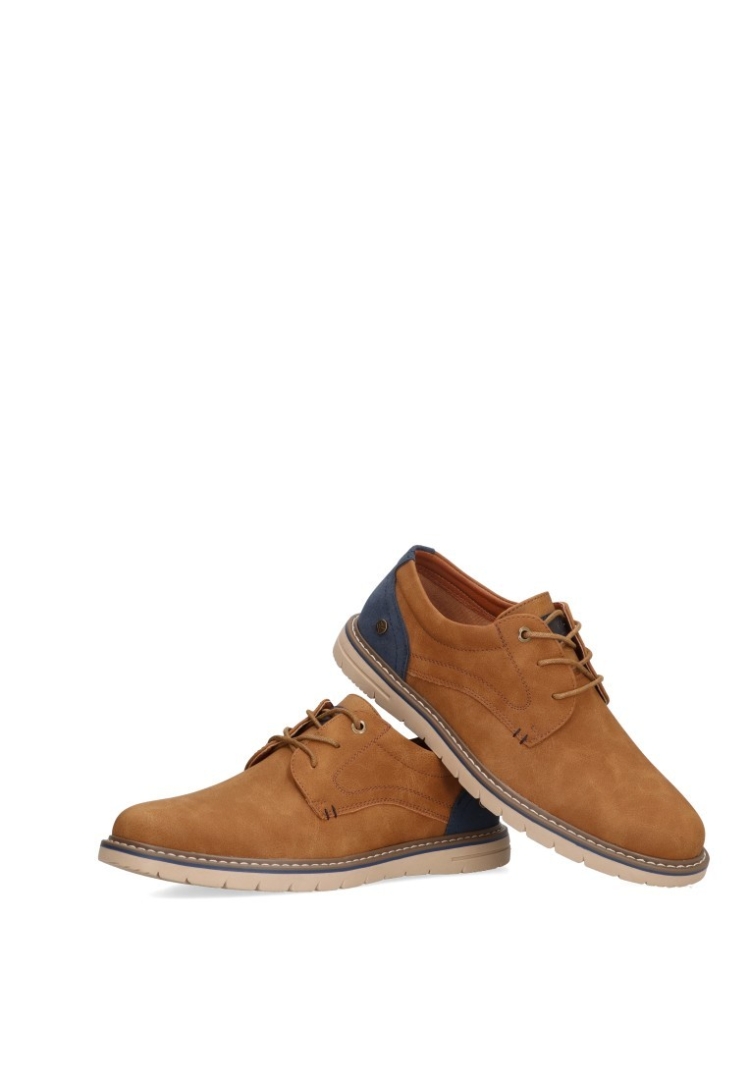 Zapato casual para hombre con cordones en color cuero de ETIKA. H-420