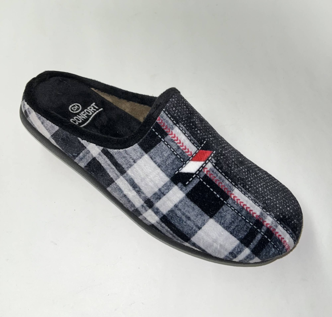 Zapatillas de casa para hombre en negro de CALZAMUR. T-510