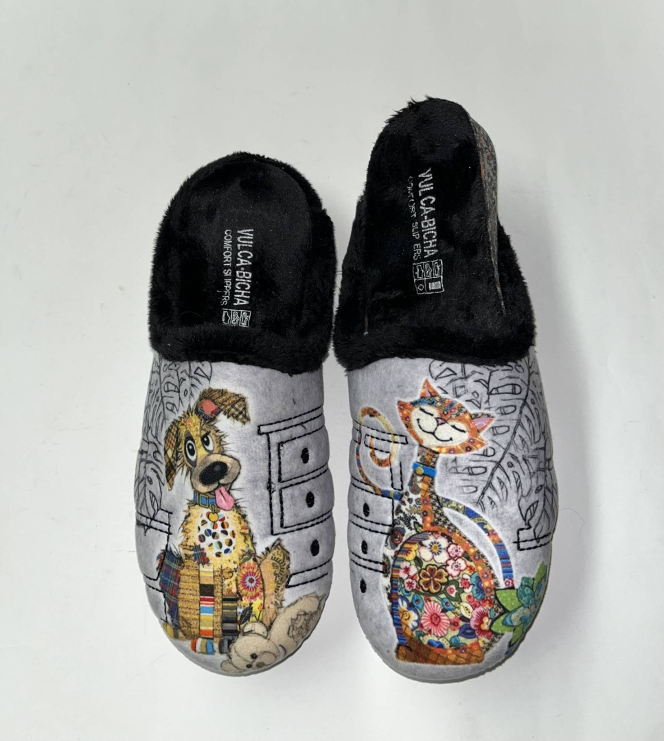Zapatillas casa con dibujo de perro y gato de invierno de VULCA-BICHA. T-546