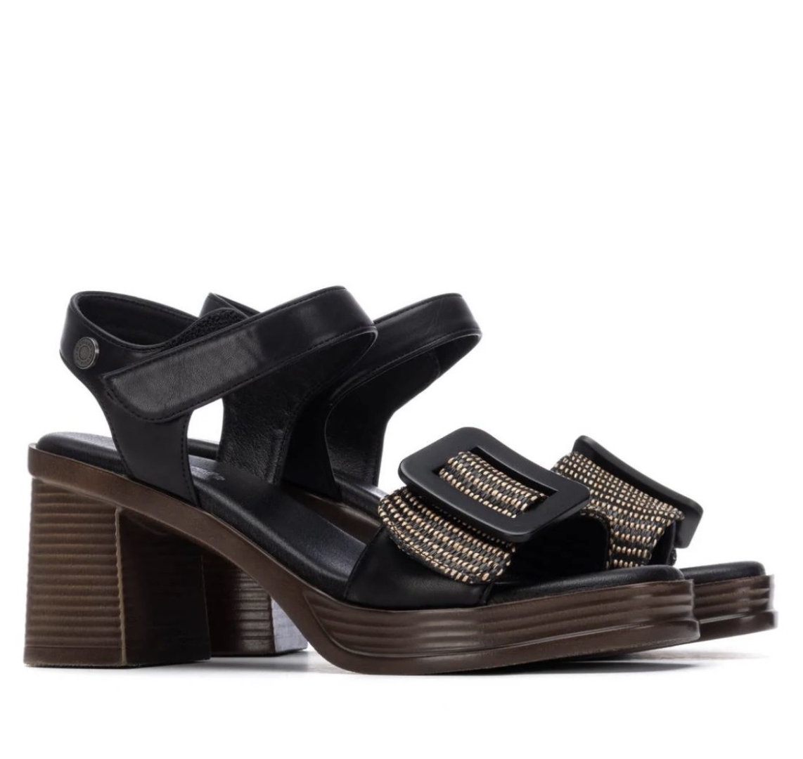 Sandalias con tacón y plataforma en negro 175027 de REFRESHOES. M-080