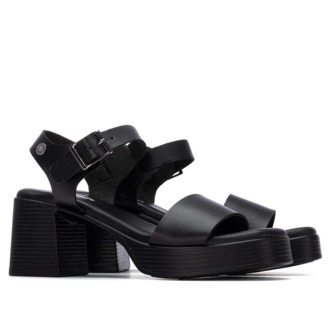 Sandalia de tacón medio y plataforma en negro 175009 de REFRESHOES. M-082