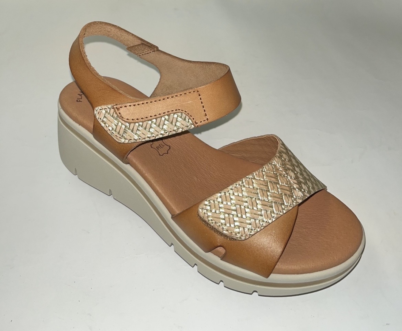 Sandalias de cuña media en piel marrón 6410 de EVA FRUTOS. M-123