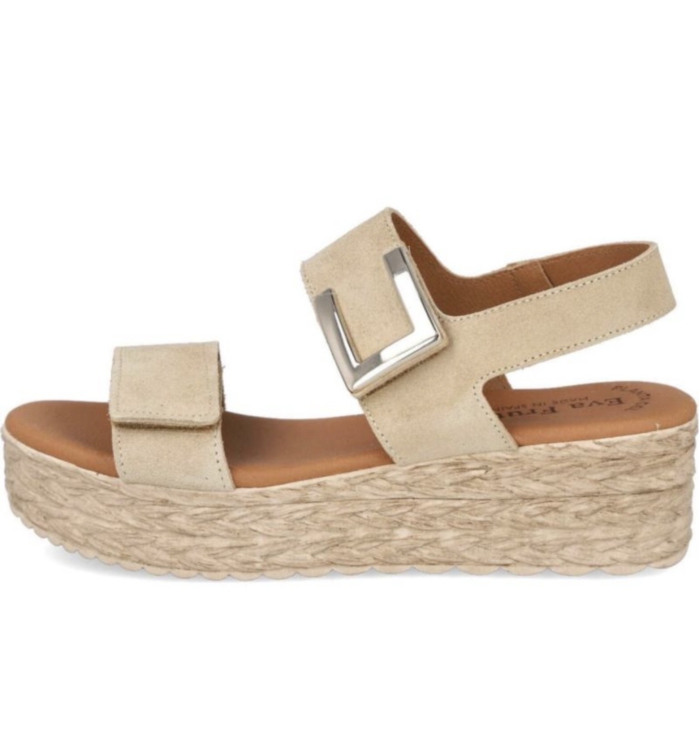 Sandalias con cuña media en piel beige 724 de EVA FRUTOS. M-124