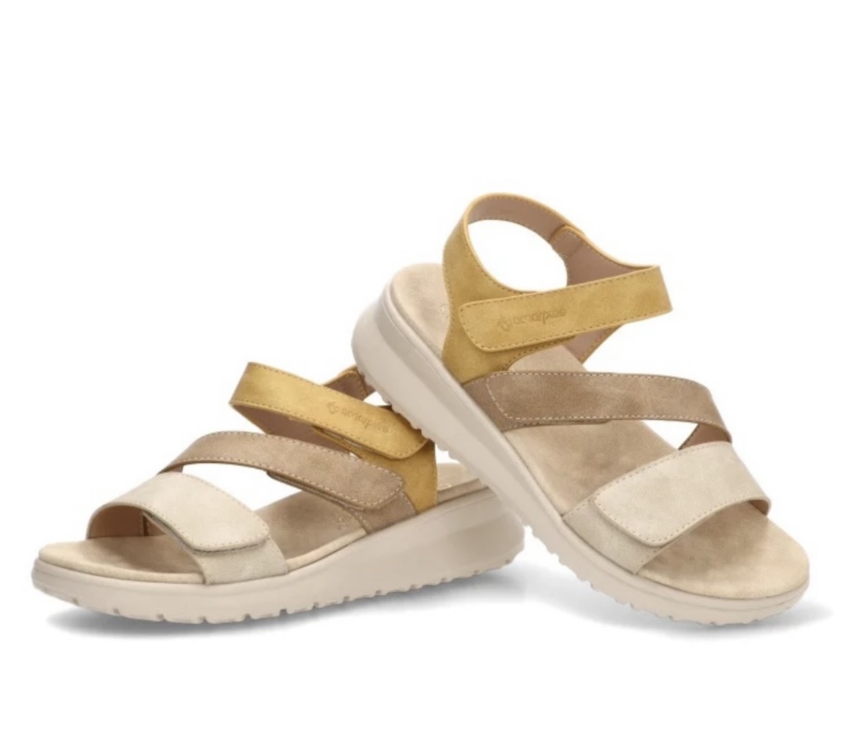 Sandalia con cuña baja en color beige y mostaza ABZ30157 de AMARPIES. M-109