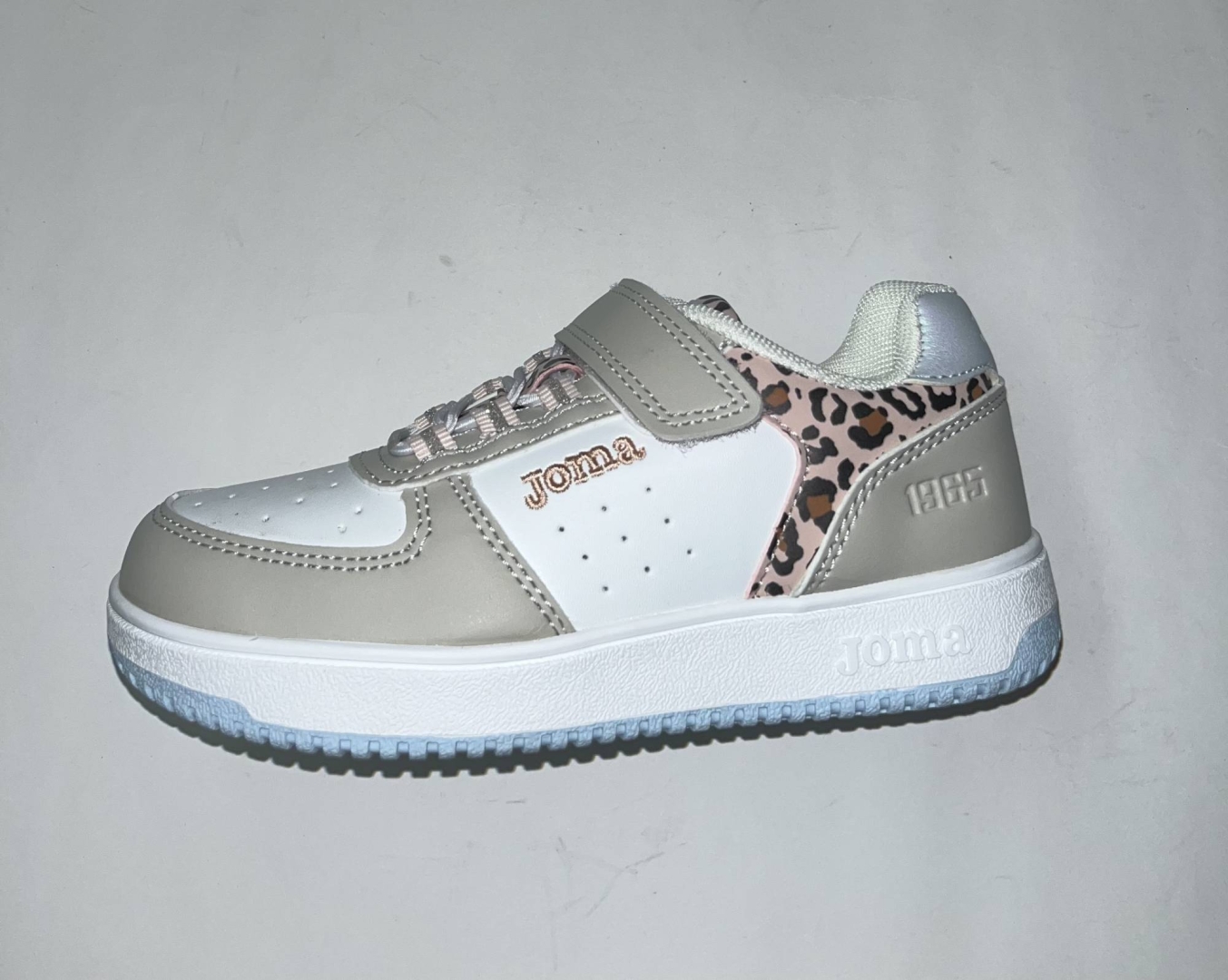 Deportivo casual para niña en blanco con animal prime Pipe de JOMA. D-101