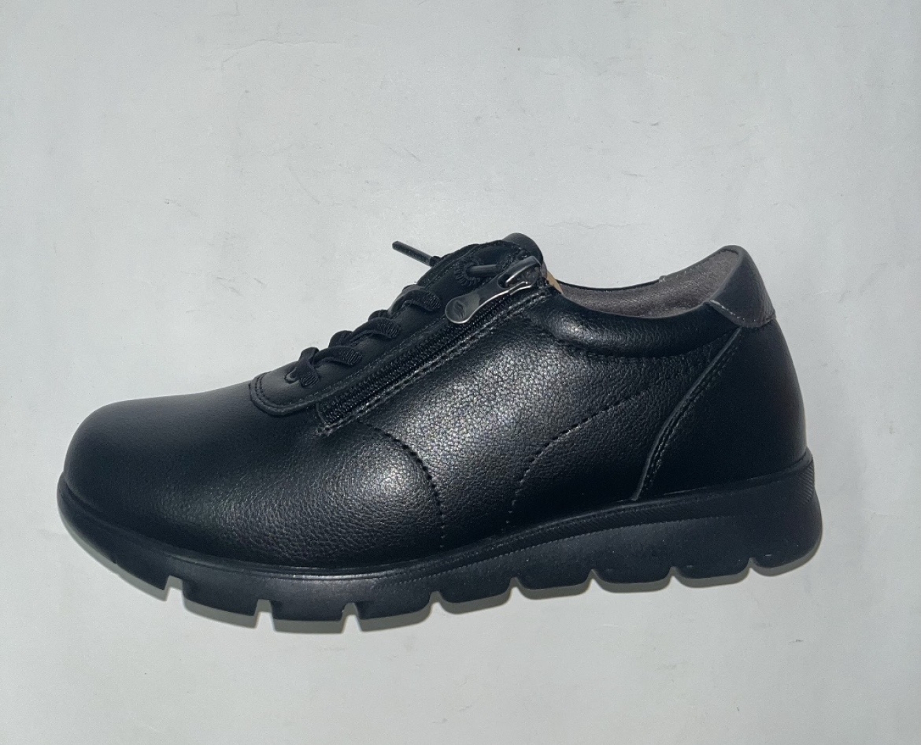 Zapato casual en piel negra para mujer 1431 de FLEXPIES. M-131
