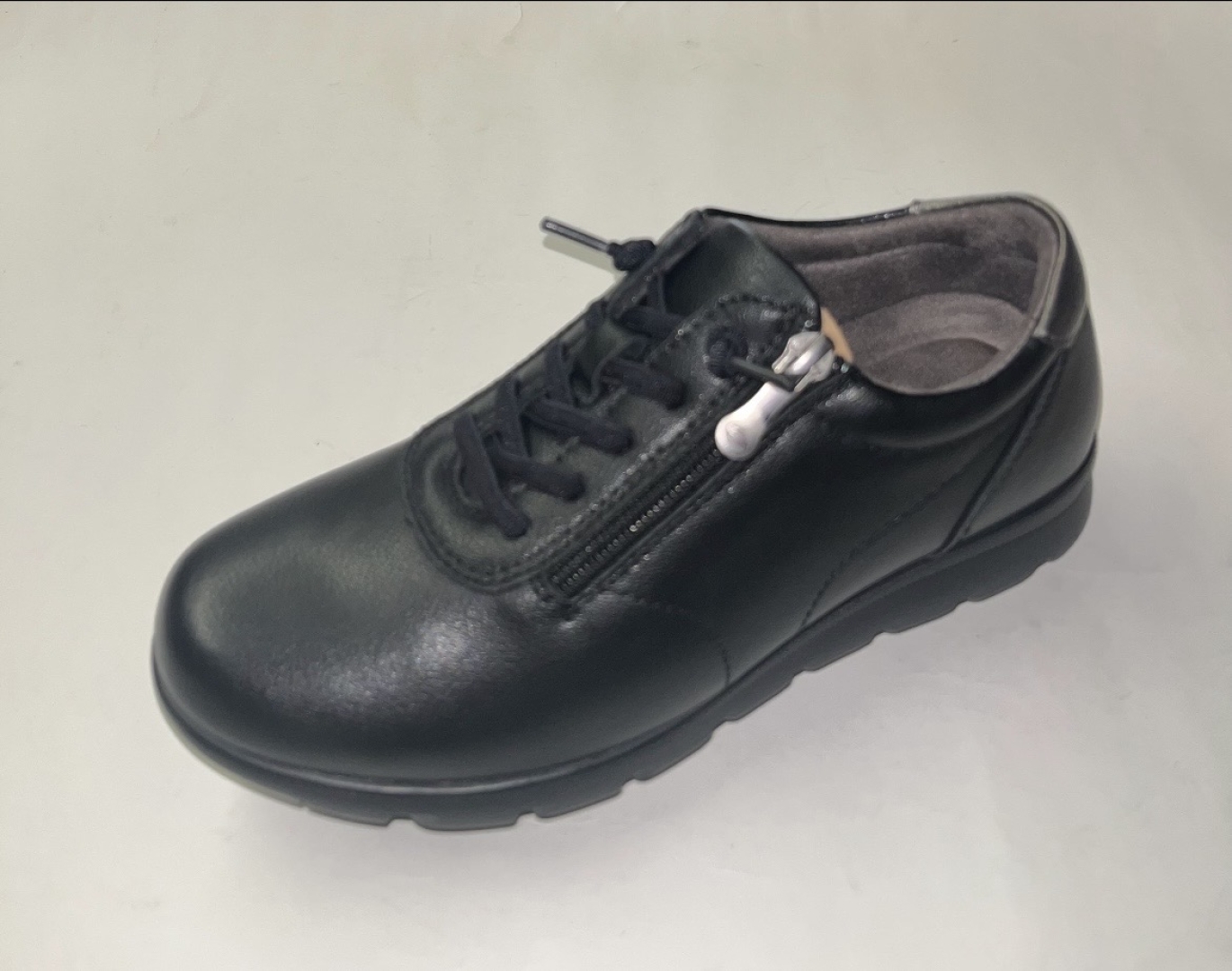 Zapato casual en piel negra para mujer 1431 de FLEXPIES. M-131