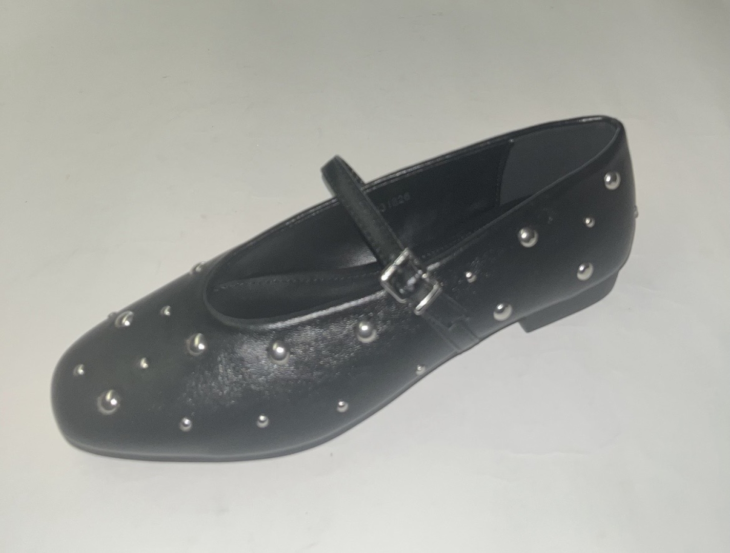 Mercedita o Mary Jane en negro con tachuelas DDN31826 de D’ANGELA. M-149