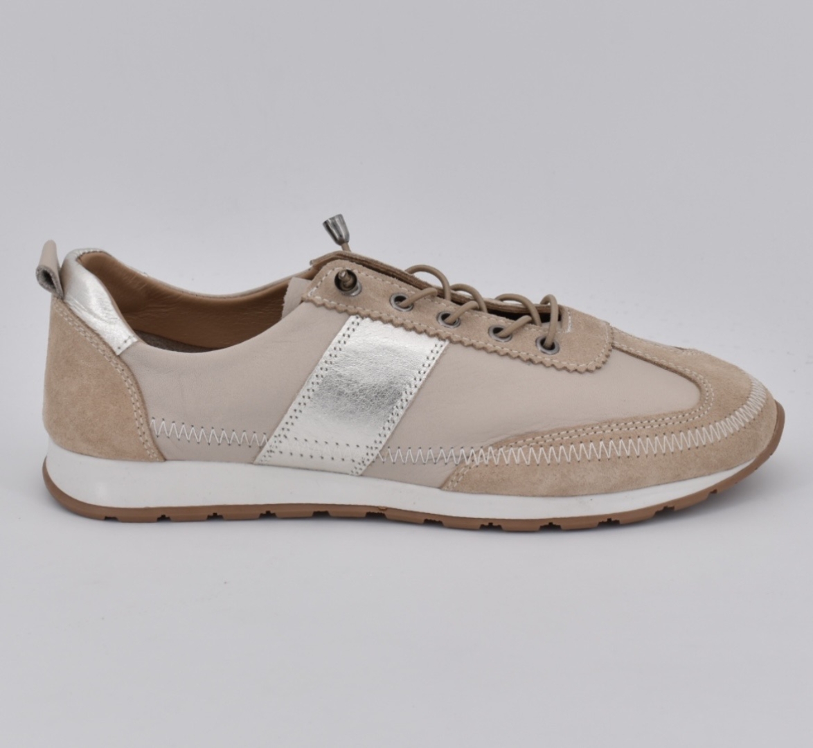 Zapatillas tipo slow fasion en piel beige 070-107 de ERASESHOES. M-152