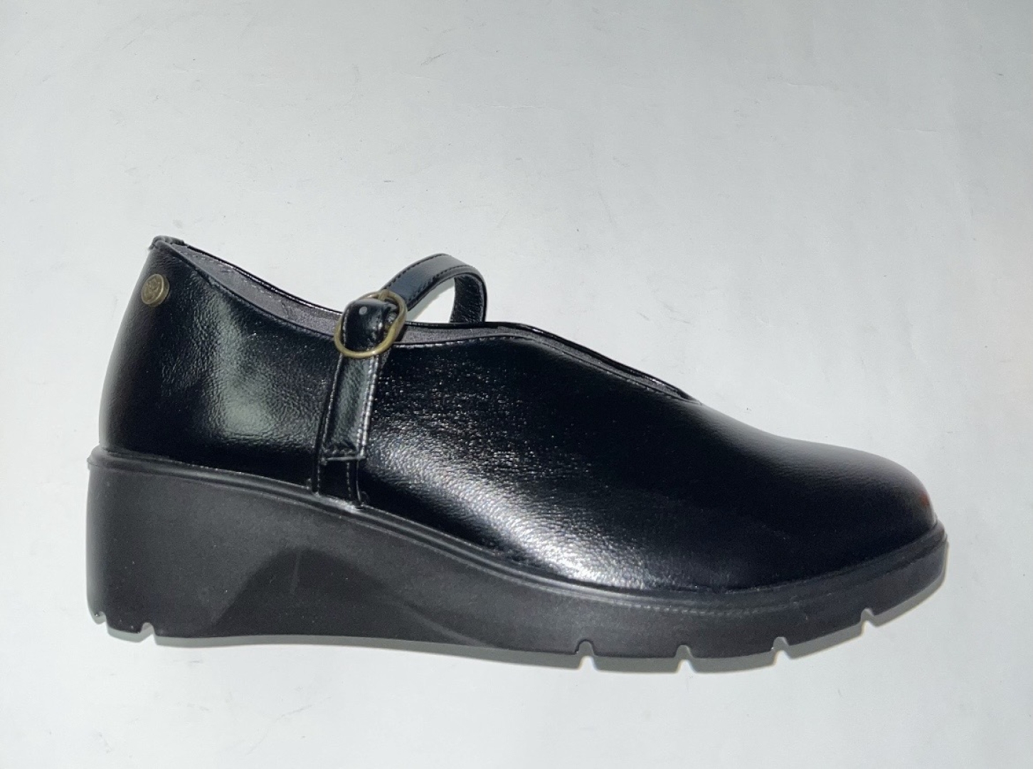 Zapato tipo mercedes con cuña en negro 26M502 MYSOFT. M-160