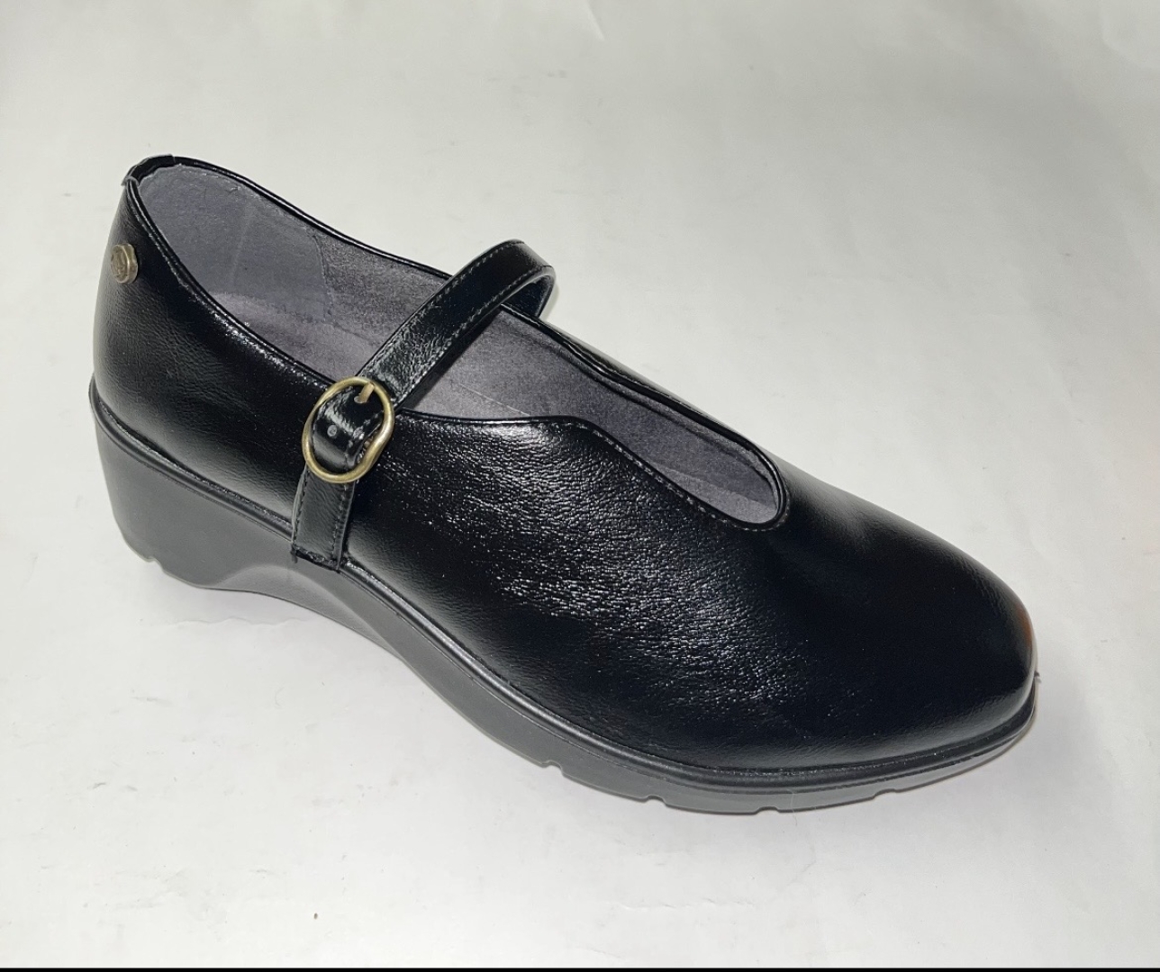 Zapato tipo mercedes con cuña en negro 26M502 MYSOFT. M-160