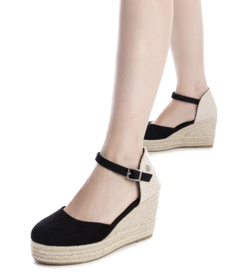 Alpargatas con cuña en antelina negra 172644 dé REFRESHOES. M-608