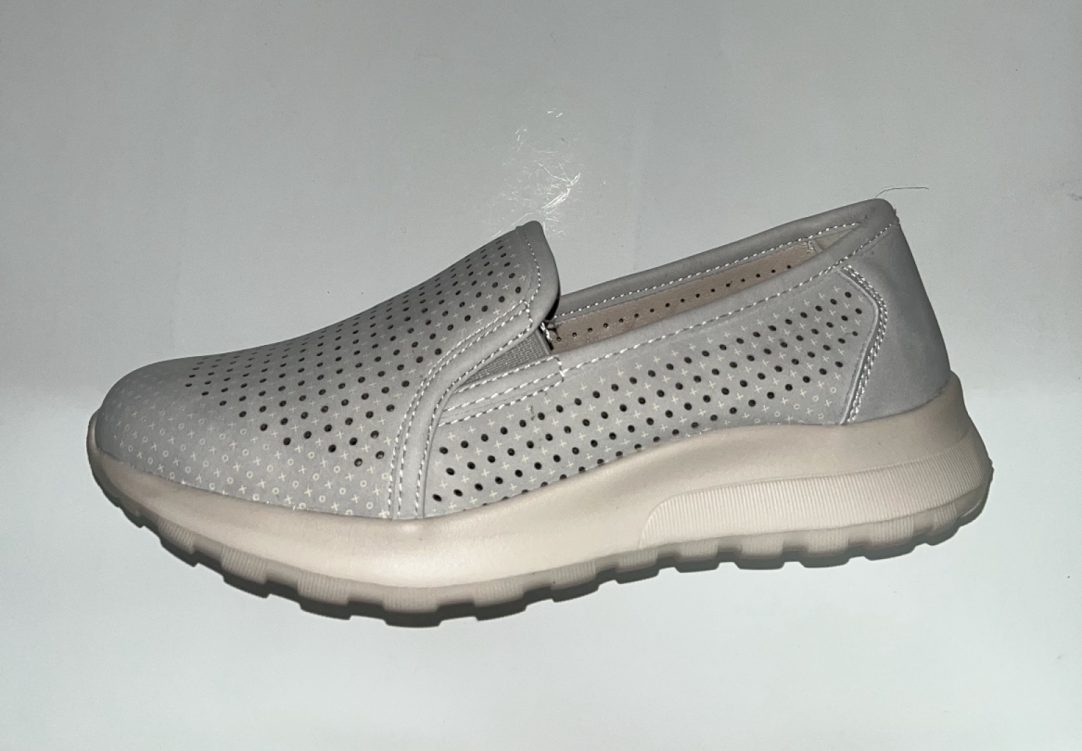 Zapato deportivo en piel hielo 3000 de RELAX4YOU. M-540