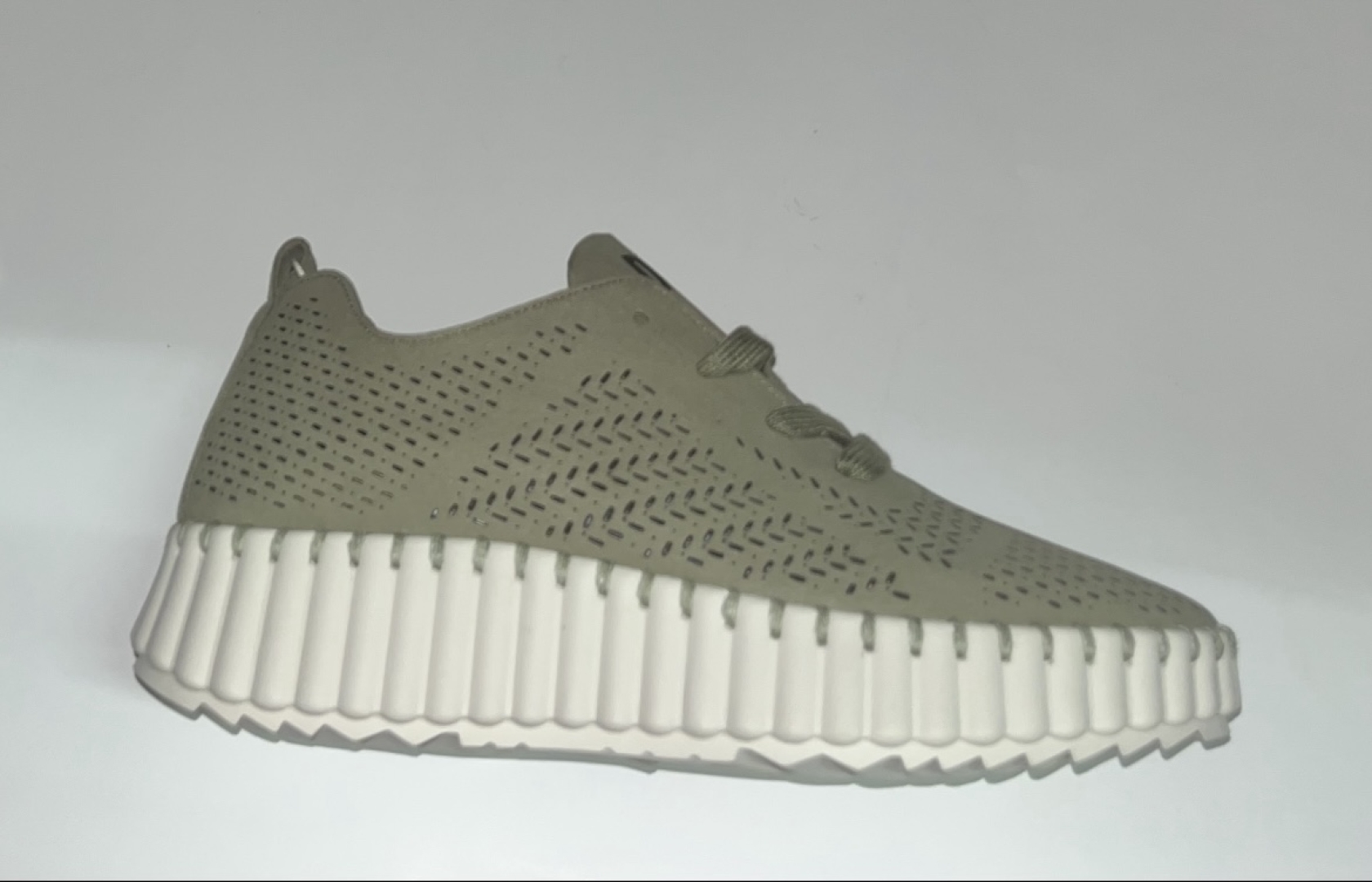 Zapato deportivo en antelina kaki D’ANGELA. M-544