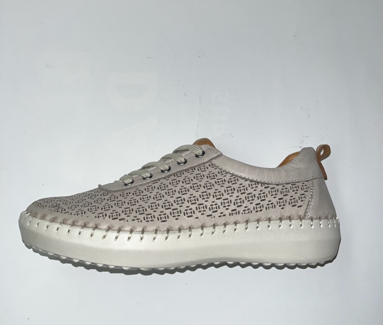 Zapato casual para mujer en piel hielo ATENEA de ERASESHOES. M-595