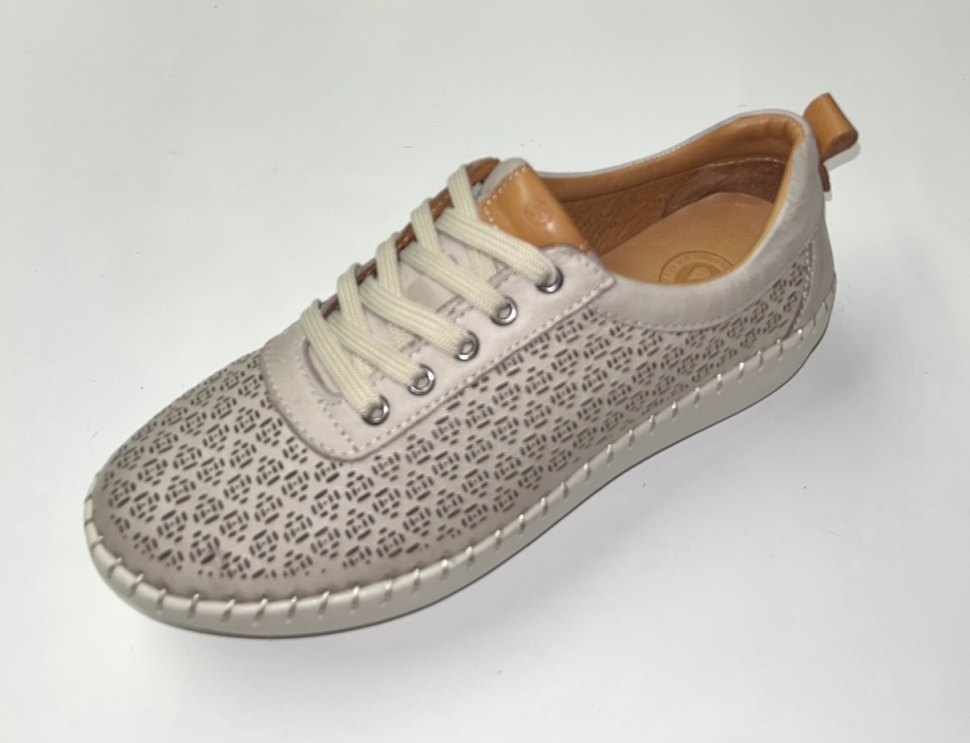Zapato casual para mujer en piel hielo ATENEA de ERASESHOES. M-595