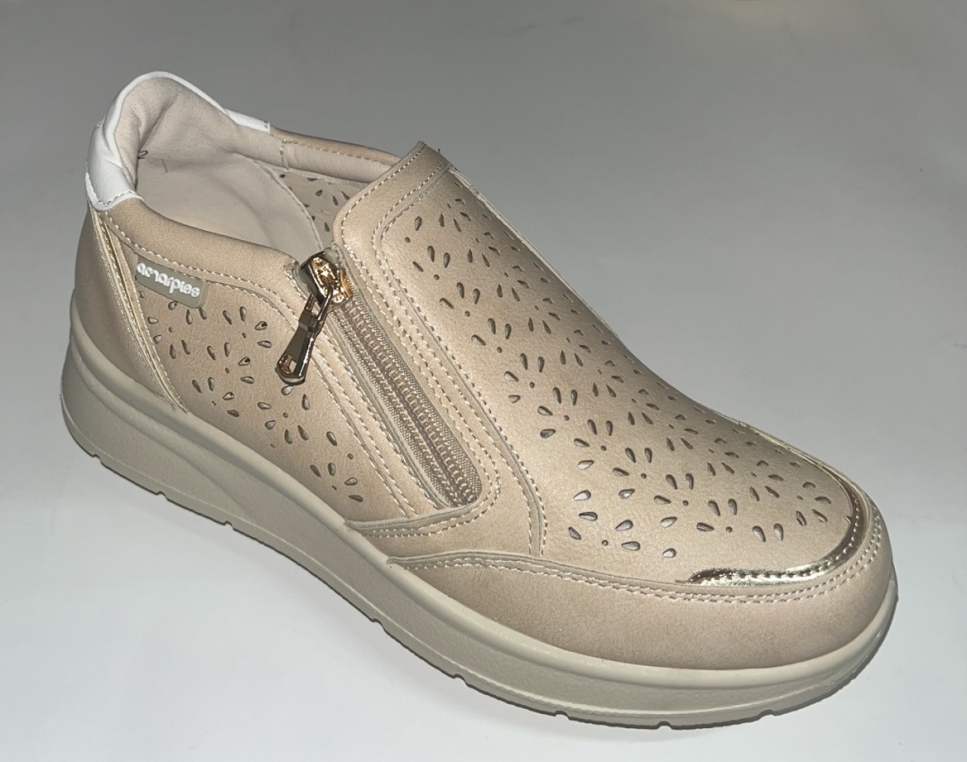 Zapato casual para mujer en beige con cremallera ATL28332 de AMARPIES. M-547