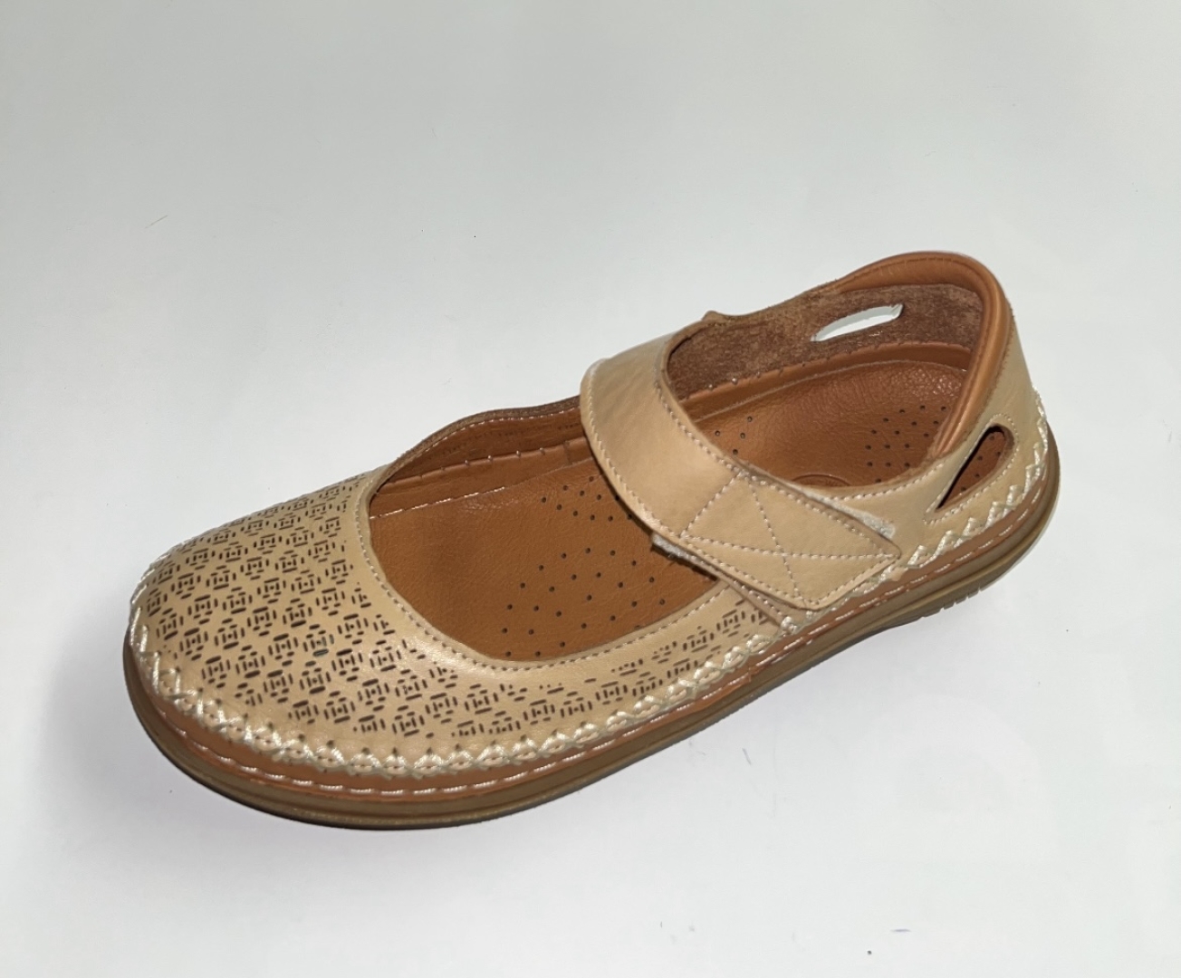 Mercedes en piel beige Atenea 090-100 de ERASESHOES. M-557