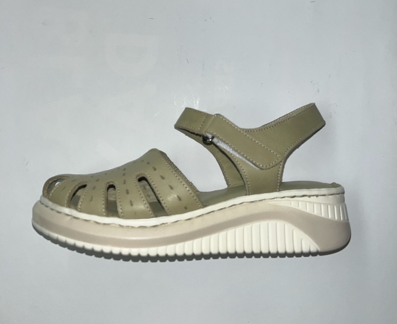 Sandalia semicerrada de piel verde kaki M336 de FLEXPIES. M-571