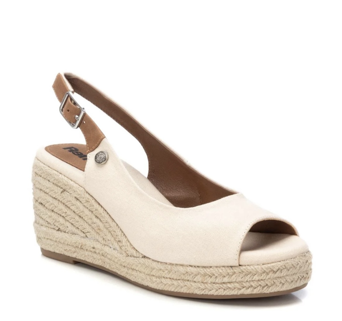 Sandalia tipo alpargata con cuña en lona beige 172663 de REFRESHOES. M-611