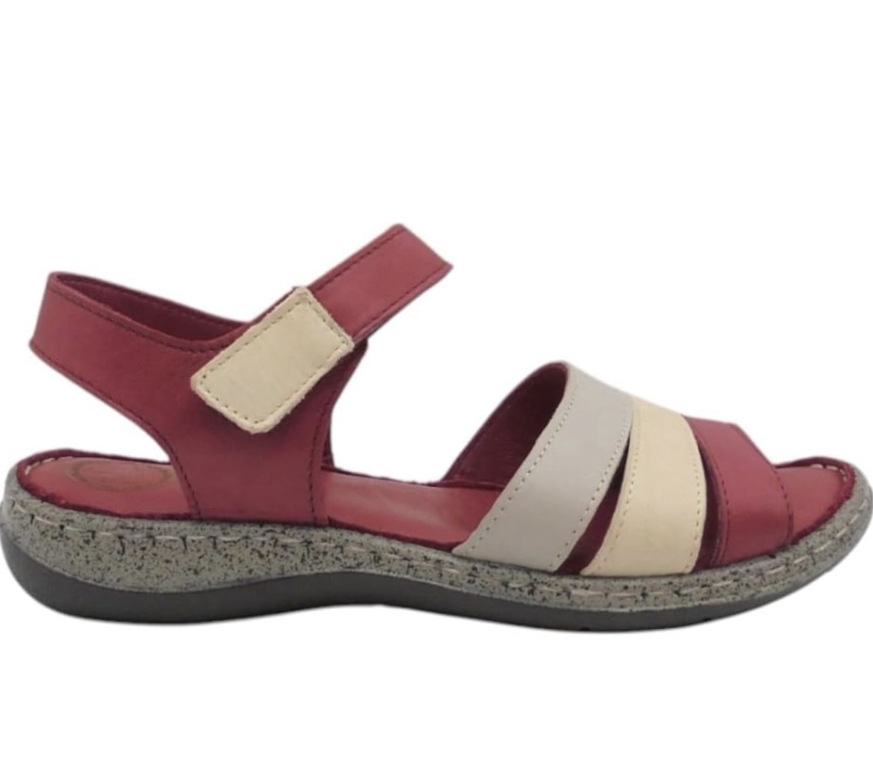 Sandalia plana para mujer en piel roja 100-07 de ERASESHOES. M-562