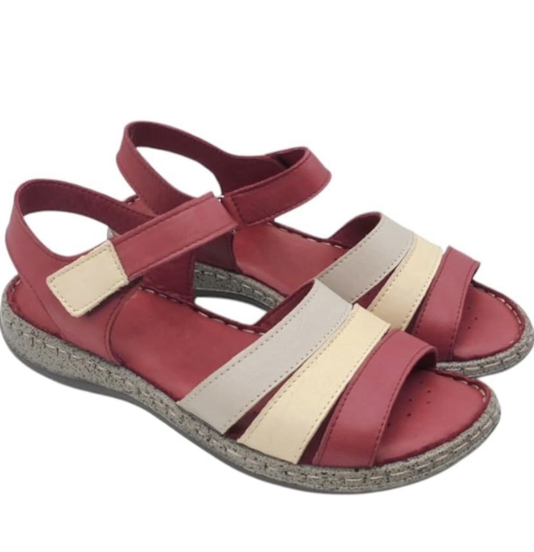 Sandalia plana para mujer en piel roja 100-07 de ERASESHOES. M-562