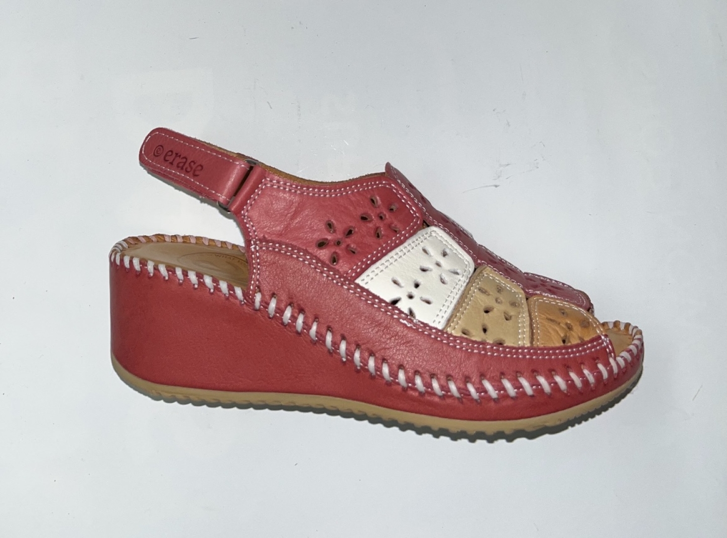 Sandalia para mujer en piel rojo 793-50 de ERASESHOES. M-596