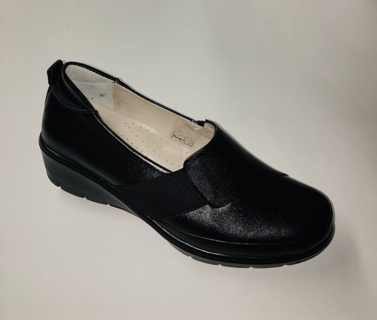 Zapato en piel negro para mujer de MANLISA. M-134