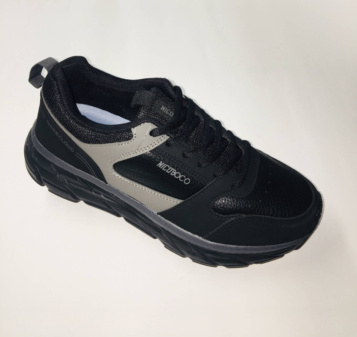 Zapato deportivo para hombre en negro NICOBOCO Monday. D-416