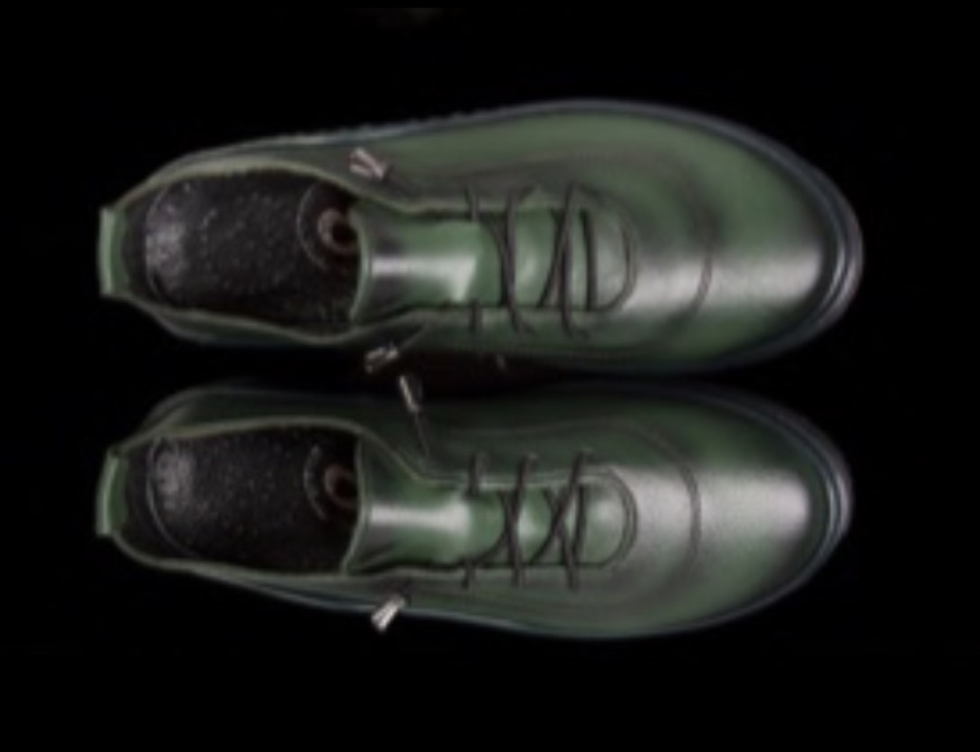 Zapato de mujer de piel en verde de ERASESHOES 1224. M-181