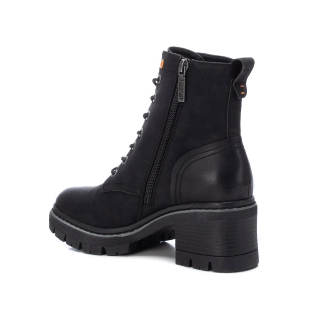 171223 de Refresh. Botín para mujer con cordones y cremallera en color negro. M-216
