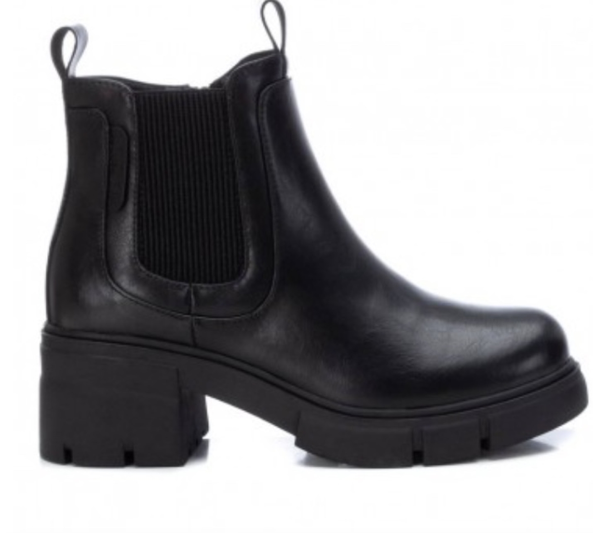 171282 de Refresh. Botín tipo chelsea y suela track para mujer en negro. M-217